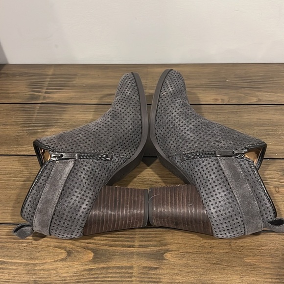 Franco Sarto gray dale 3” heel bootie size 7.5” - Picture 4 of 7